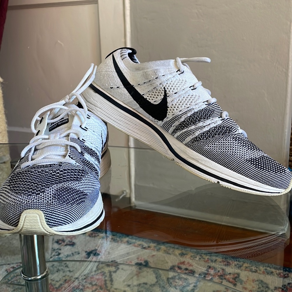 Nike Flyknit Trainer Sneaker, mens size 8, womens size 9.5